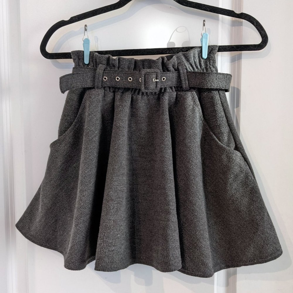 Belted wool skirt with pockets